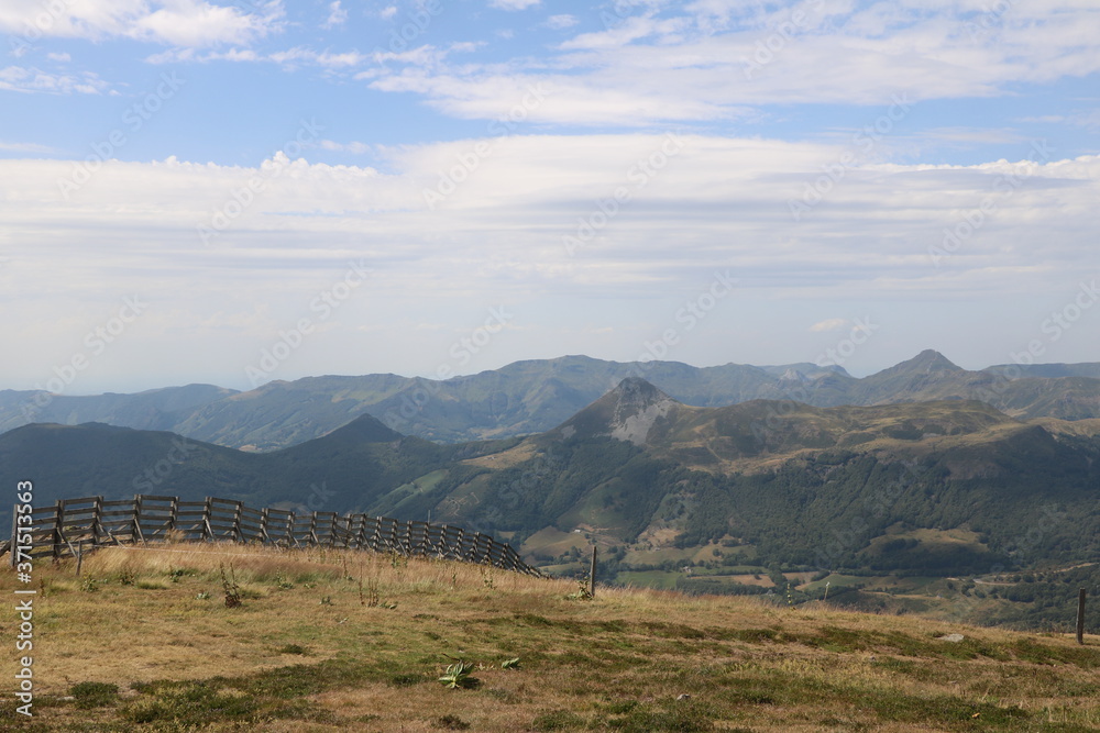 La vue sur le Puy Mary depuis le Plomb du Cantal