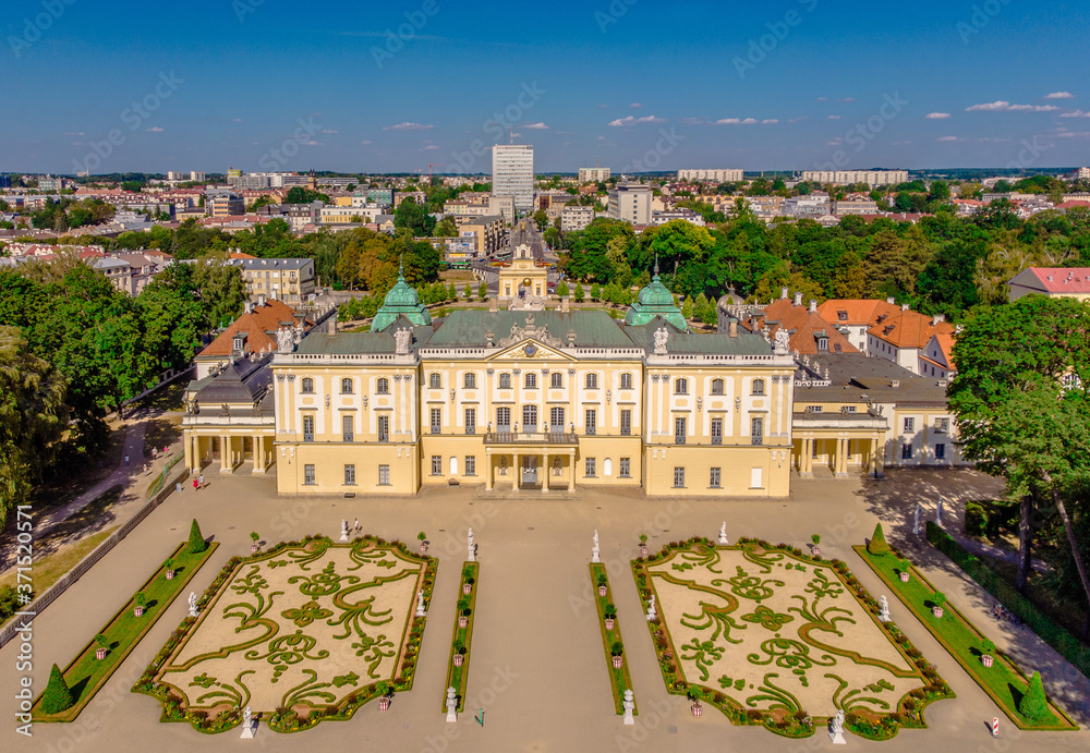 Fototapeta premium branicki palace in bialystok from above