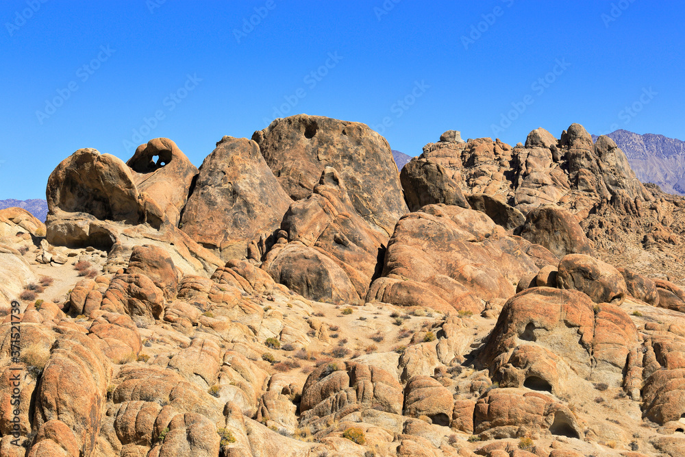 Arch loop rock from a distance at Alabama Hills
