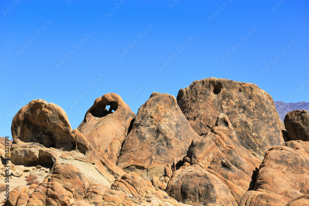 Arch loop rock from a distance at Alabama Hills