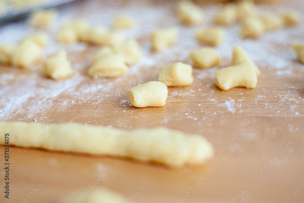 Still life cibo, piatti da ristorante. Food service e fotografie gustose di primi piatti fatti in casa, gnocchi handmade.