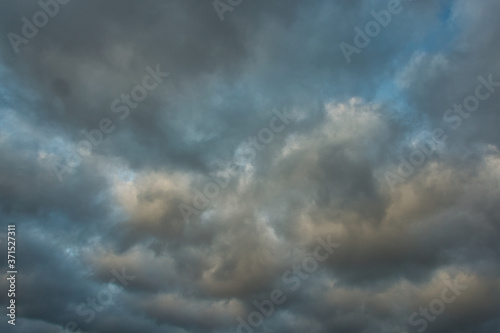 stormy sky with clouds. cielo nublado tormentoso