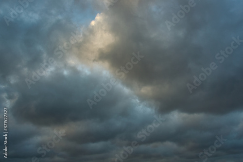 stormy sky with clouds. cielo nublado tormentoso