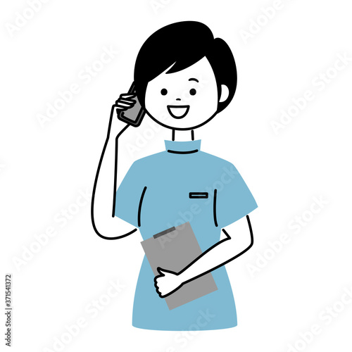 スマホで連絡する看護師