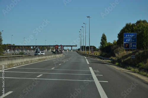 En roulant   p  age sur l autoroute A62.