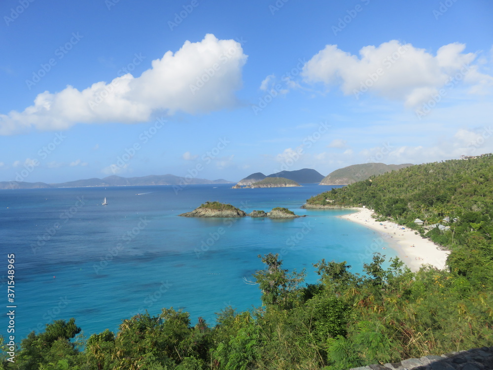 Fototapeta premium view of the sea and mountains