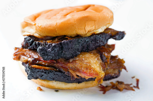 Obraz na płótnie rustic american barbecue beef brisket sandwich w salonie