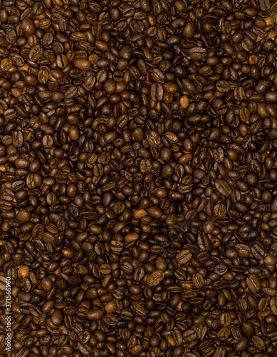dunkel aromatisch geröstete kaffeebohnen als hochauflösendes panorama 