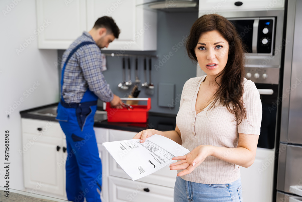 Naklejka premium Customer Woman With Expensive Repairs Invoice