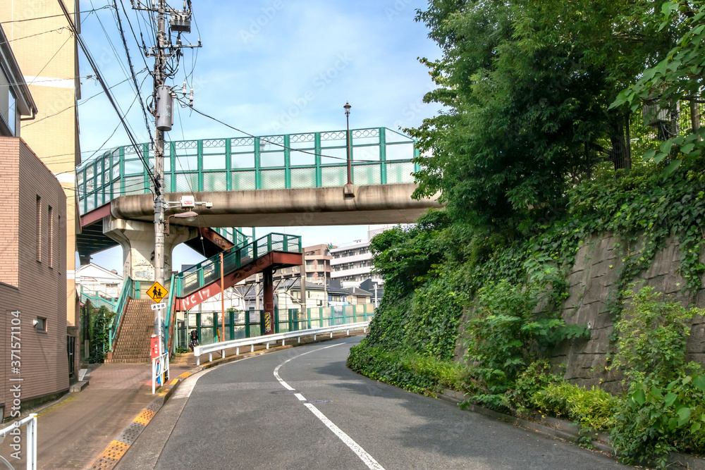 JR山手線に掛かる大丸跨線橋