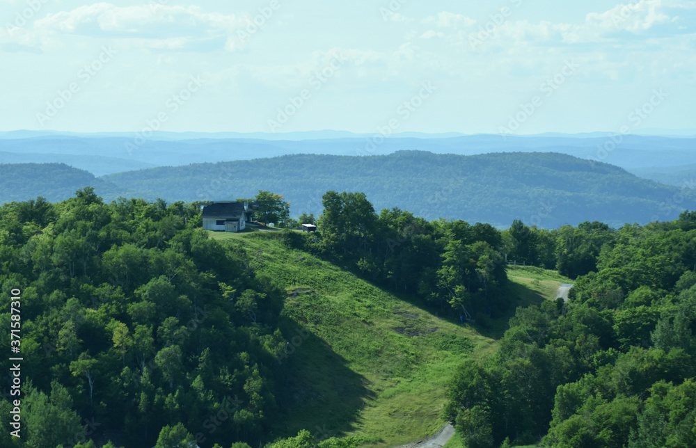 Obraz premium Mountain landscape in Mont Tremblant, Quebec, Canada