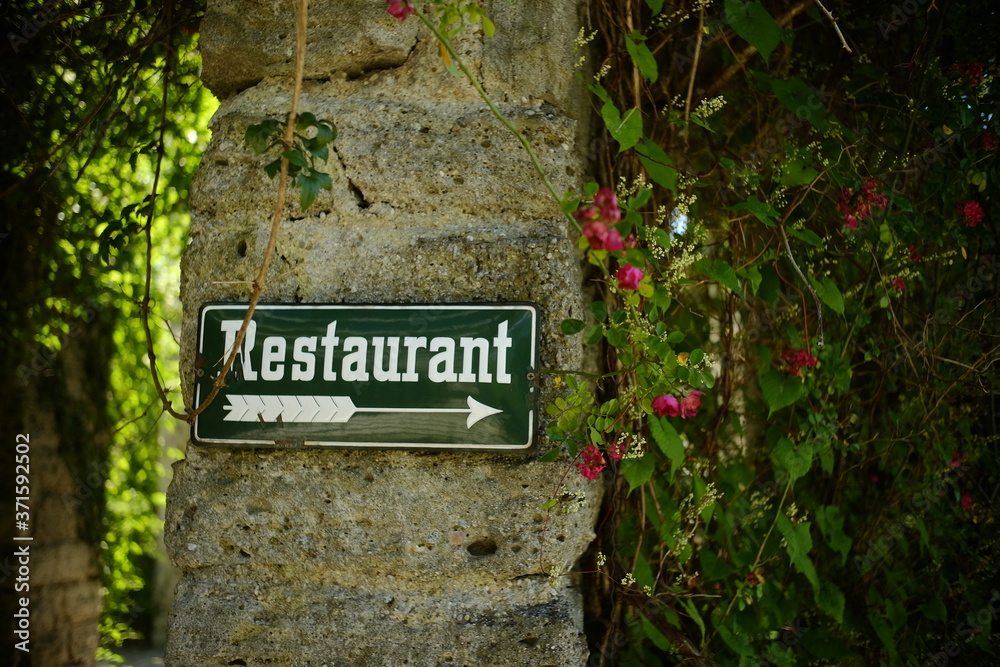 Sign to a restaurant in the Munich botanical garden.