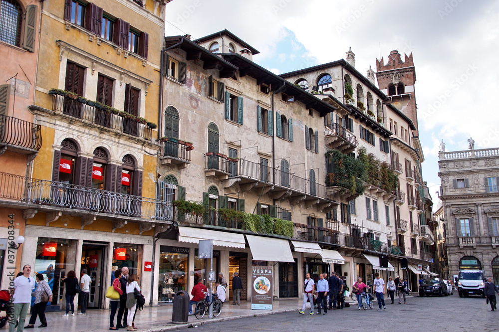 Fototapeta premium Piazza delle Erbe (meaning Market Square)
