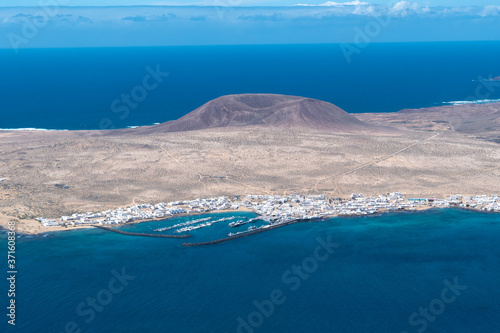 View of La Graciosa Island from the volcanic island of Lanzarote © Jorge Ferreiro