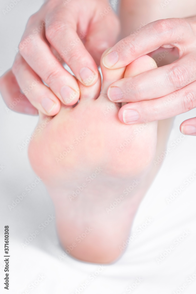 Foot pain, foot massage, physiotherapy Foot pain, foot massage, physiotherapy