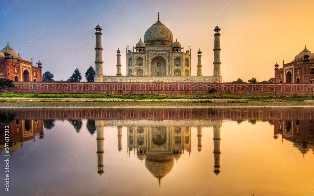 The Taj mahal in HDR view mode