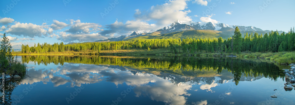 Plakat Picturesque mountain lake in the summer morning, Altai. Beautiful reflection of mountains, sky and white clouds.