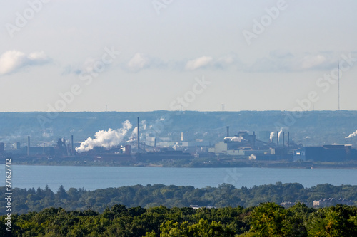Smog and haze over industrial area in Hamilton © IHX