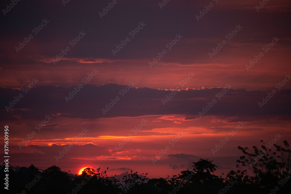 Obraz premium Beautiful, dramatic sunset landscape above Ecuador