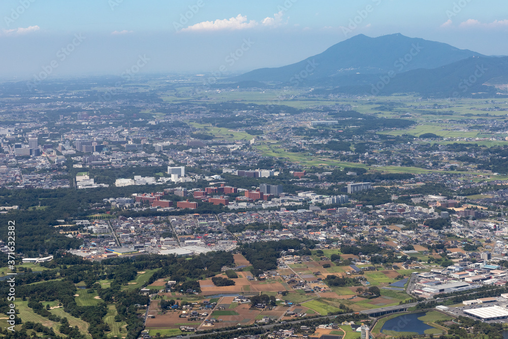 筑波学園都市上空から筑波山方向を空撮