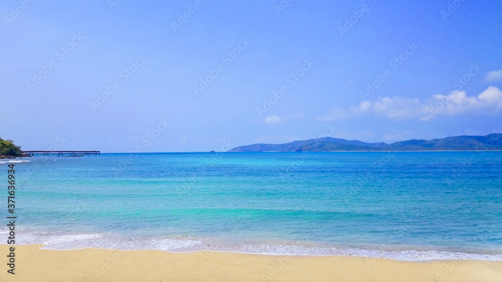 Beautiful sea with sunshine and waves.:Location Hat Sor, Sattahip District, Chon Buri Province, Thailand Beautiful sea with sunshine and waves.:Location Hat Sor, Sattahip District, Chon Buri Province, Thailand