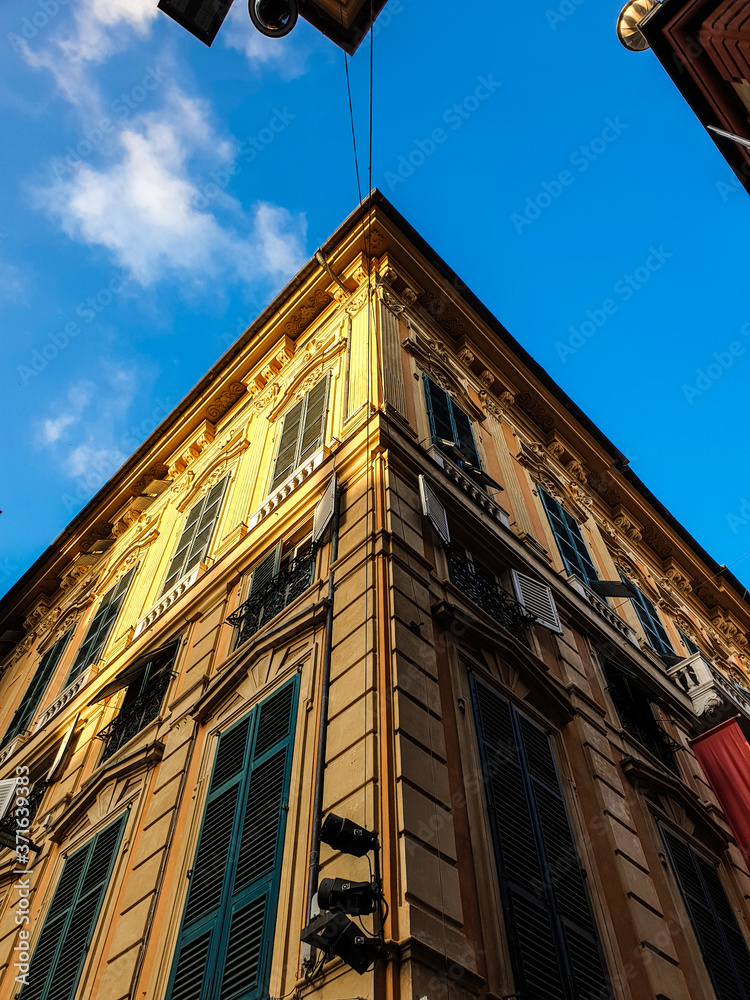 Obraz premium Esquina de edificio en Génova