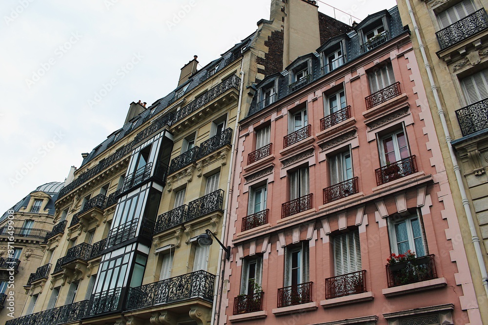 old houses in Paris