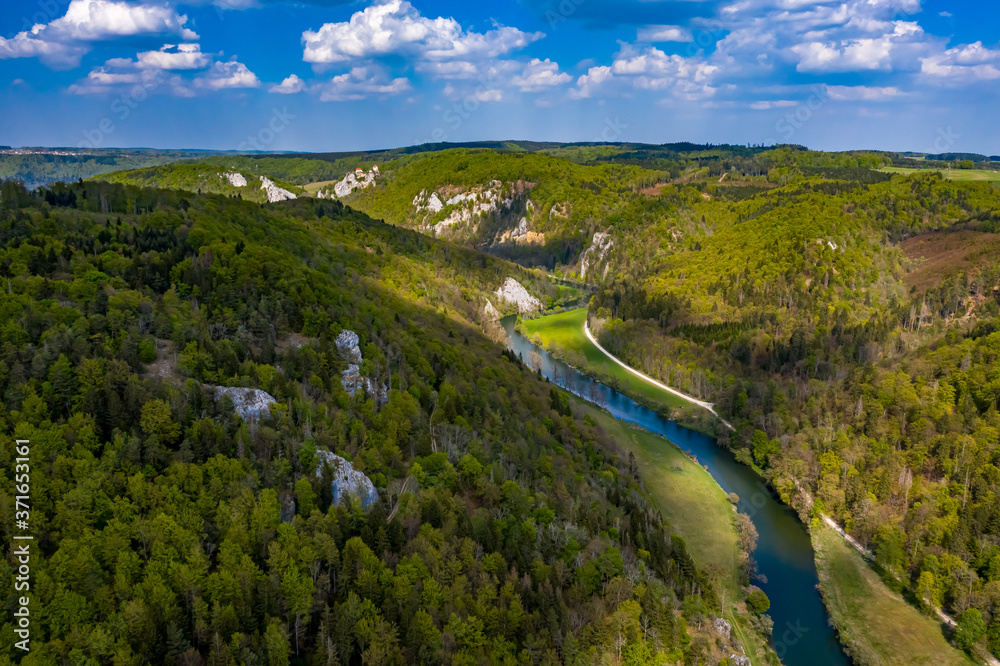 Obraz premium Die Donau aus der Luft - Landschaften entlang der Donau