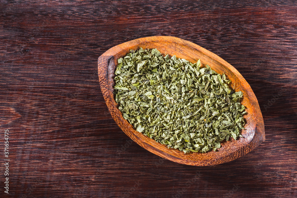 dried moringa leaves in bowl on the table, Moringa oleifera