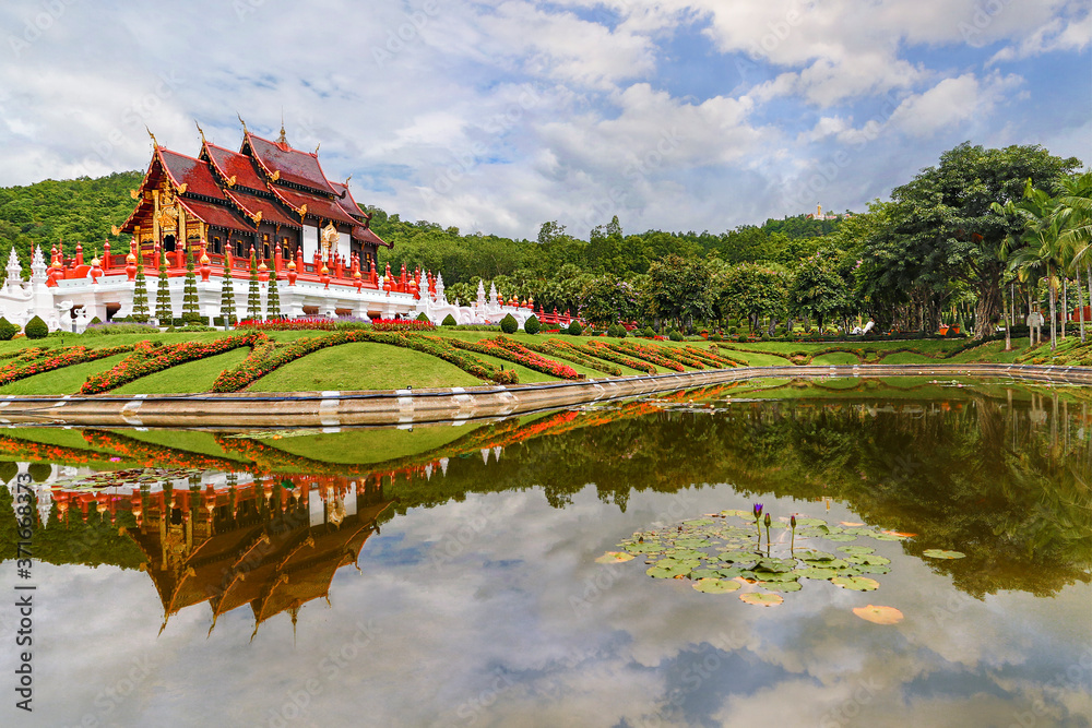 Obraz premium Royal flora park known also as Park Rajapruek, in Chiang Mai, Thailand