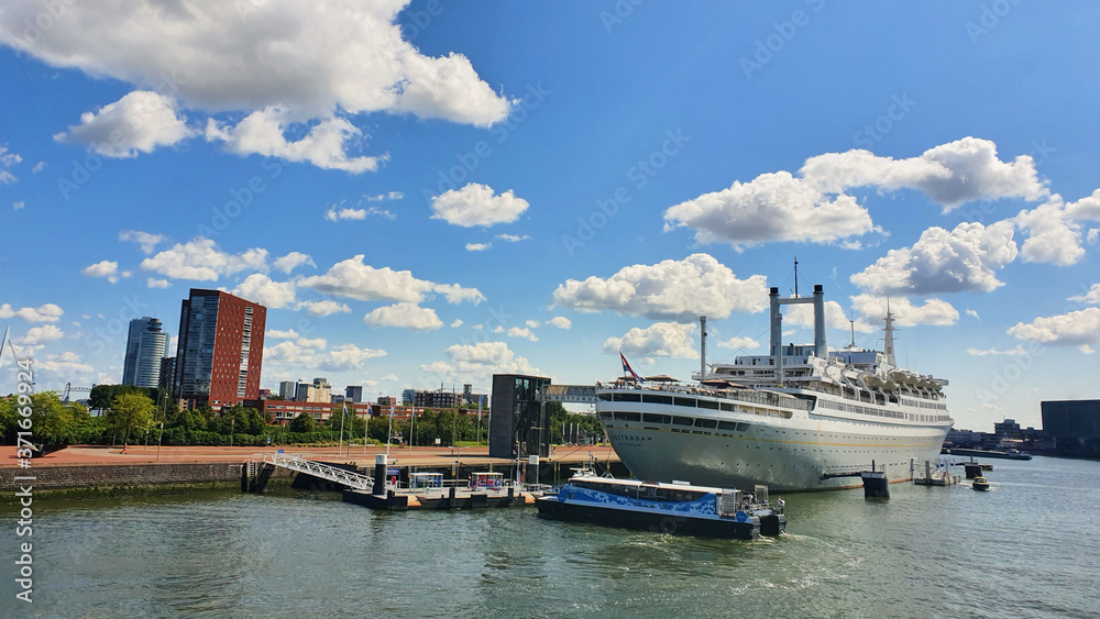 panorama Rotterdam port bateau croisière voyage luxe