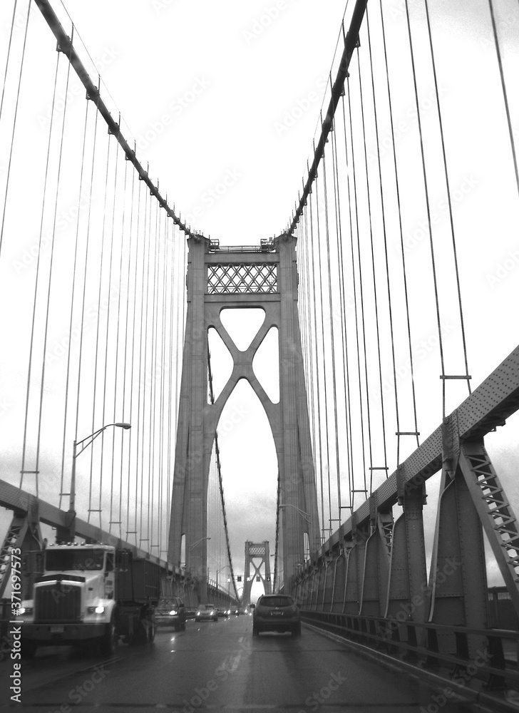 Obraz premium The Mid Hudson Bridge, which passes over the Hudson River, in New York.