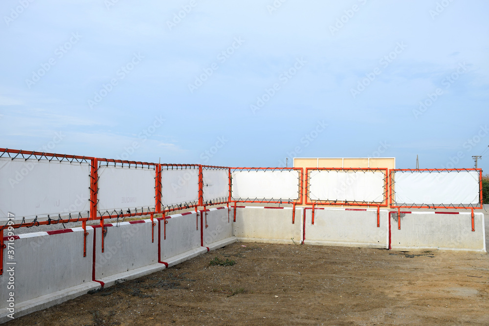 Obraz premium Canvas fence used to block the construction zone