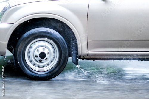 Driving under wet road conditions,Road accident that occurred One reason is that it occurs during the rain, slippery roads,blur,Soft focus,selective focus.;