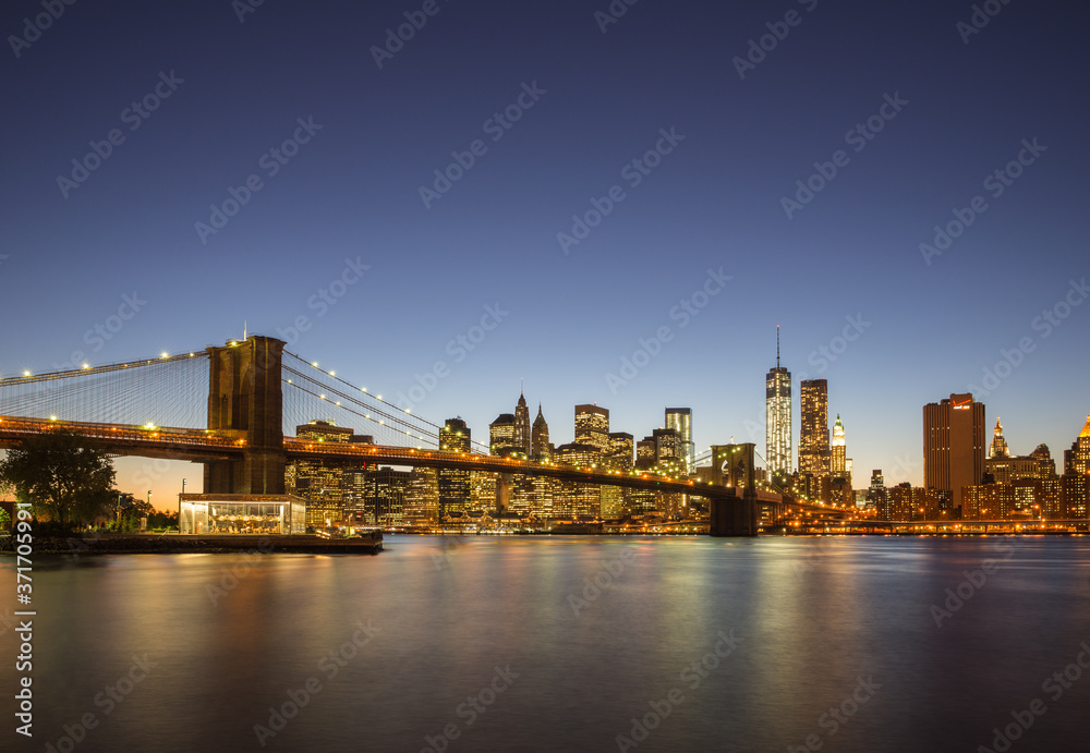 Brooklyn Bridge and Manhattan skyline in New York, USA at night