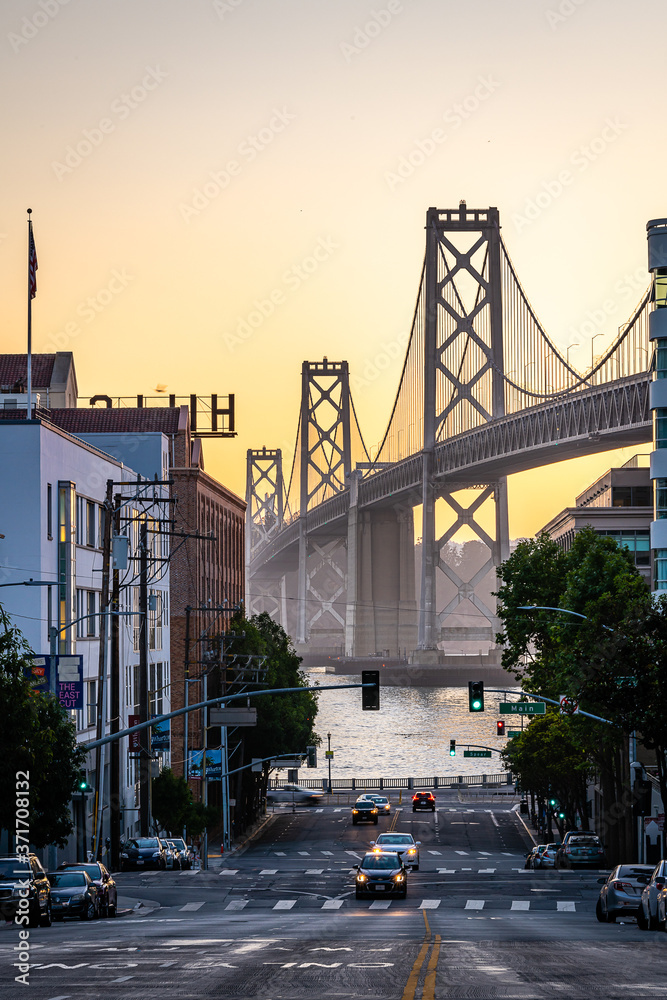 Fototapeta premium Harrison Street and the Bay Bridge