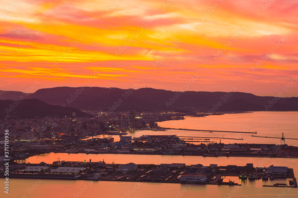 【香川県】屋島からみる瀬戸内海と高松市街の夕方の風景
