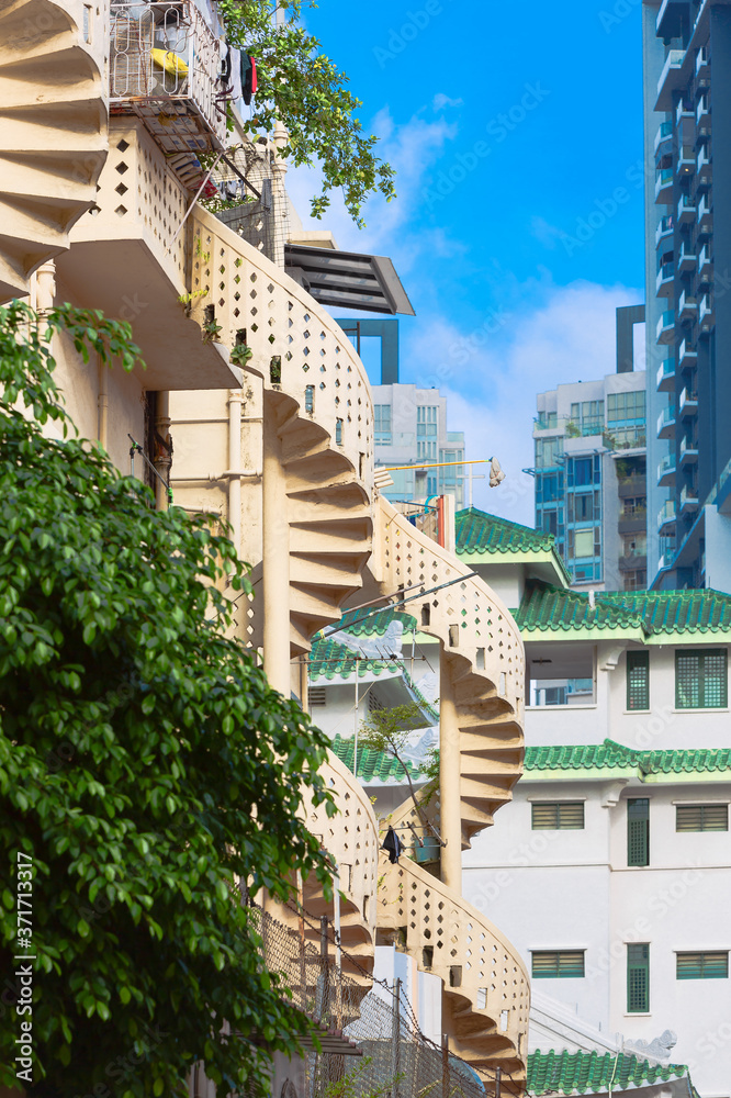 Φωτογραφία A spiral staircase in a residential building in the Little India historic distri