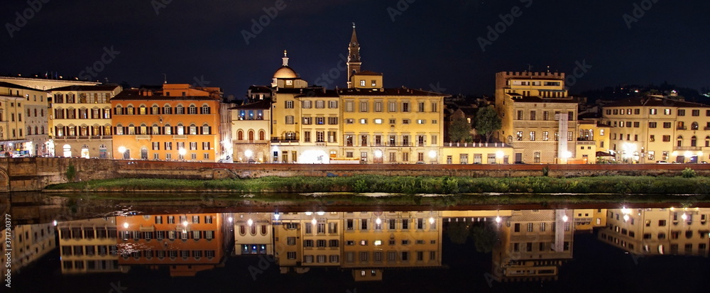 Night landscape of the Arno river of Florence (Firenze), Italy.