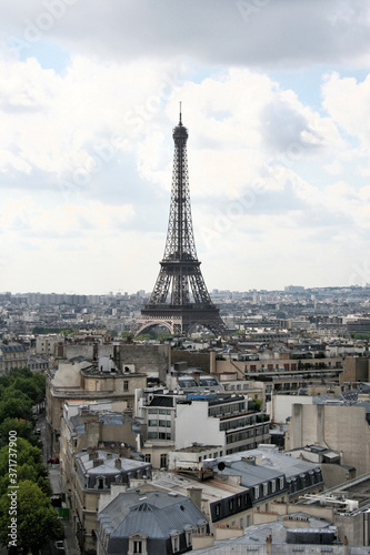 eiffel tower in paris © Simon Edge