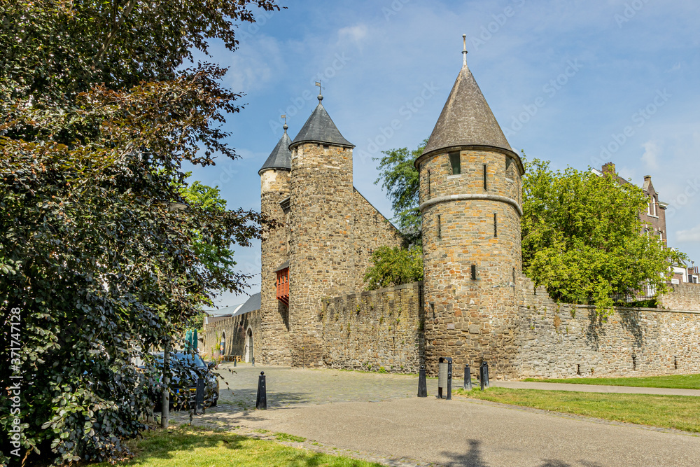 Εκτύπωση καμβά The Helpoort or Jekerpoort with its door between two towers and a tower on the s