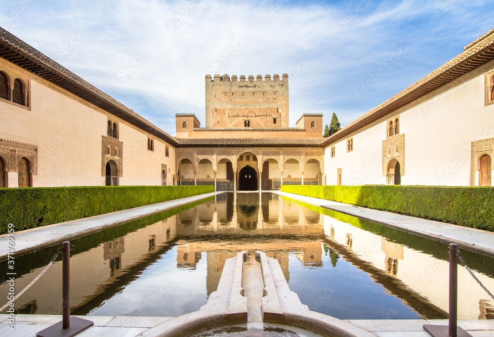 Fototapeta premium Camares Patio of Alhambra, Granada, Spain