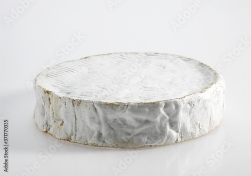 Foto Coulommiers, French Cheese produced from Cow's Milk