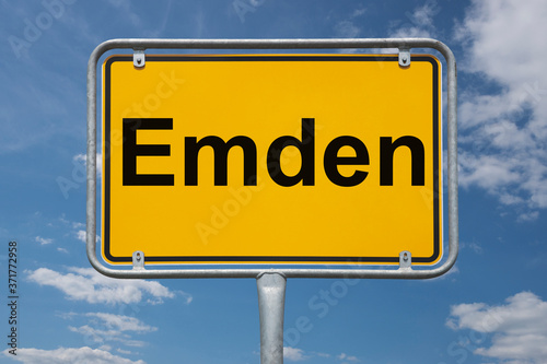 Bild auf Leinwand Ortstafel Emden