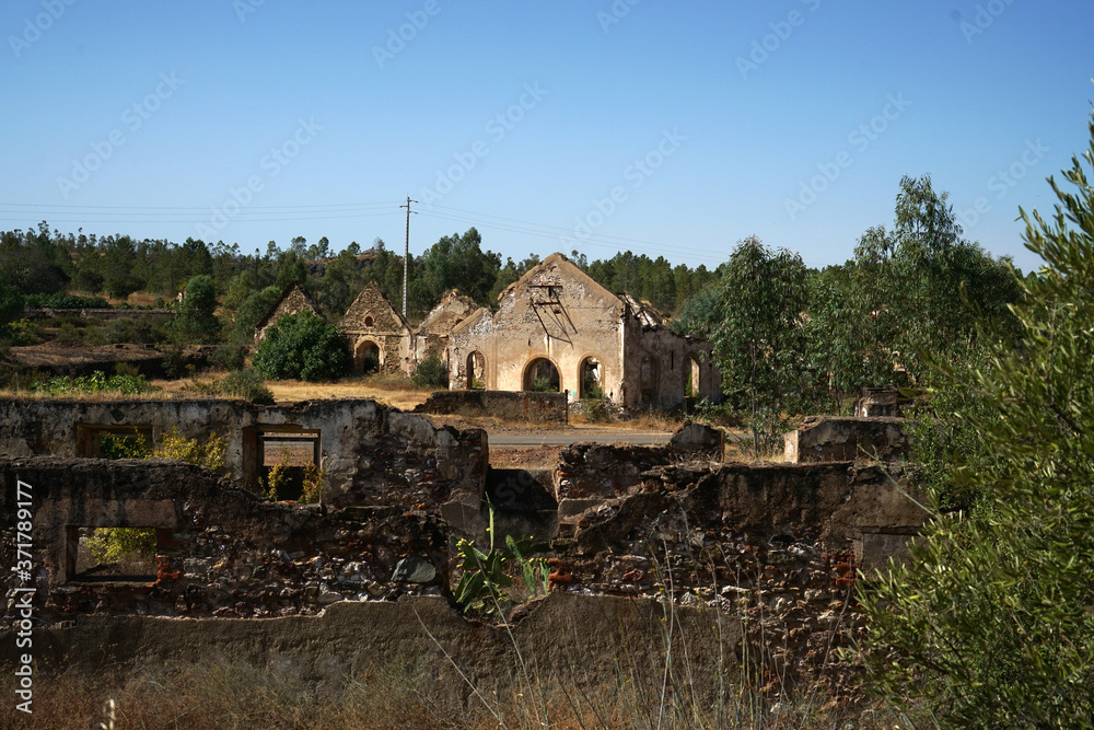 Fototapeta premium Injured mine in Portugal that belongs above all to iron and copper