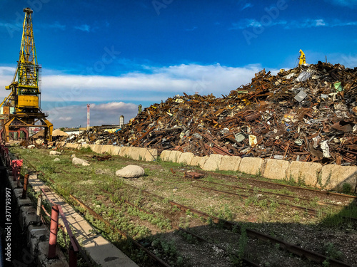 scrap-metal in the port