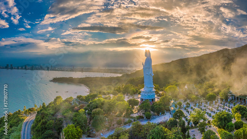 Cuadro en lienzo Aerial view of Ling Ung pagoda, Son Tra peninsula, Da Nang, Vietnam