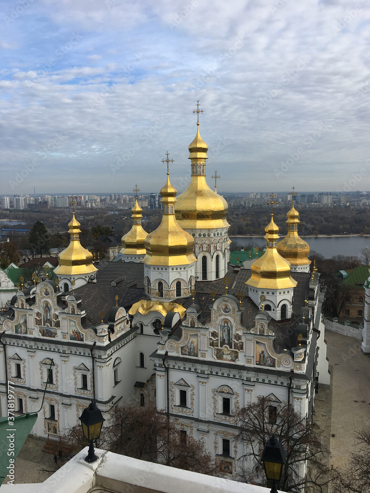Obraz premium Golden cupolas with crosses of St. Michael's Cathedralin Kiev , Ukraine