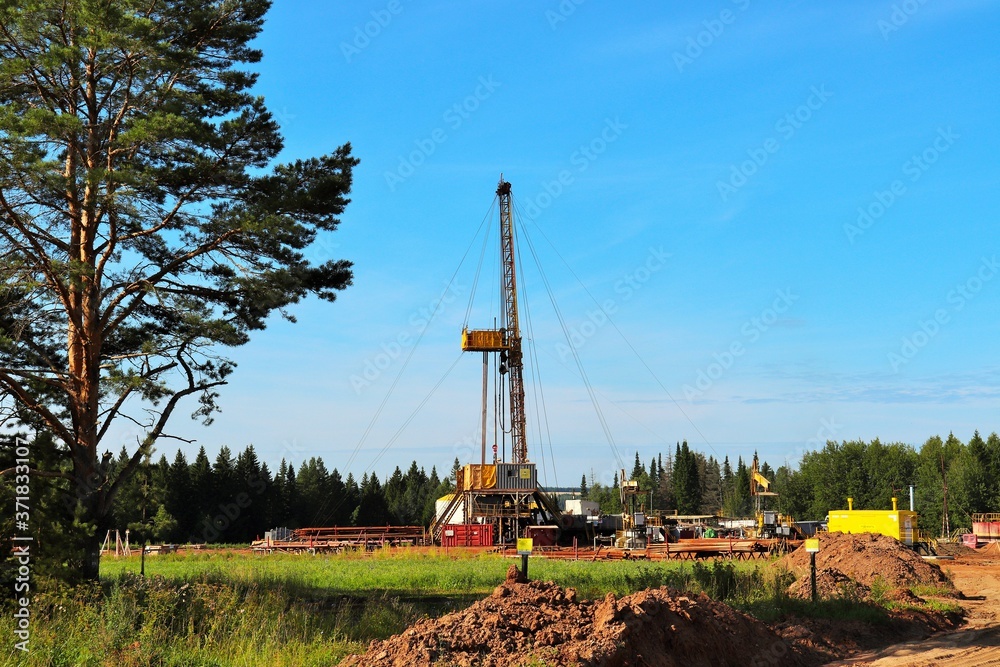 Fototapeta premium Drilling rig for oil production
