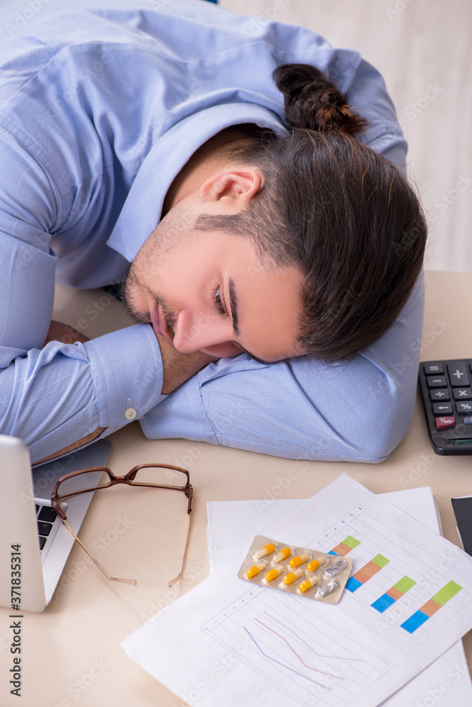 Naklejka premium Sick male employee suffering at workplace